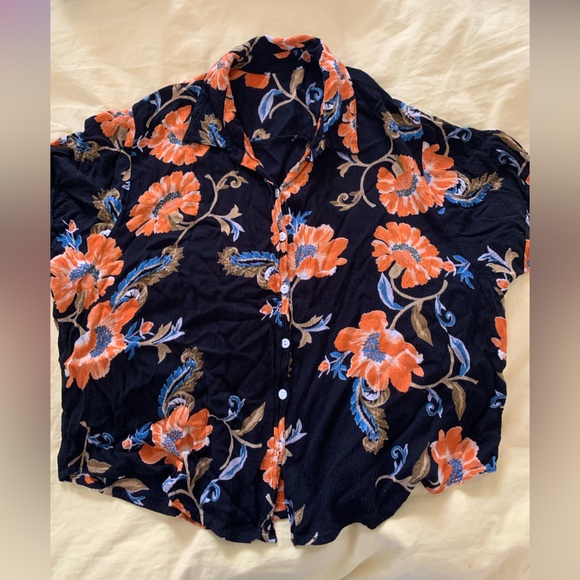 TWO FOR ONE BUNDLE- Two Flower Printed Tops - Picture 10 of 10